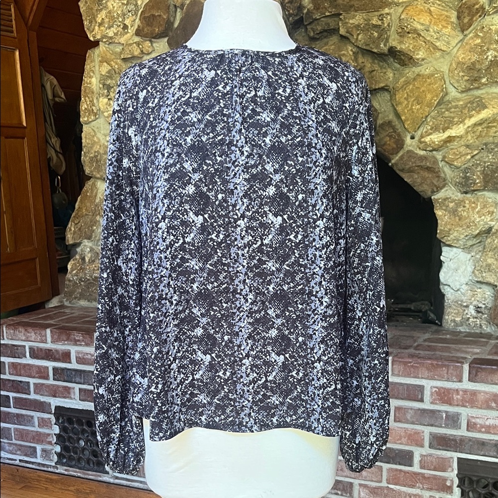 Evereve Black and White Women's Top (NWT)